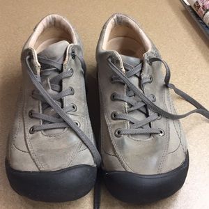 Keen light olive green leather work shoes
